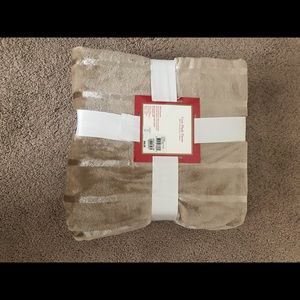 New Cozy plush throw